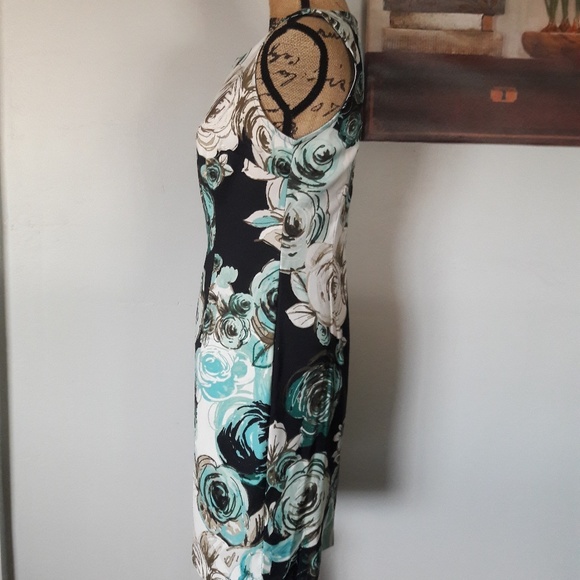 Beautiful dress🦋 - Picture 2 of 4